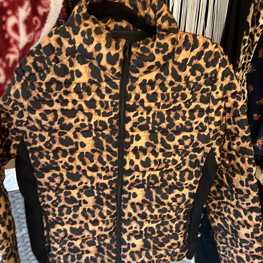 ANIMAL PRINT FITTED PUFFER JACKET